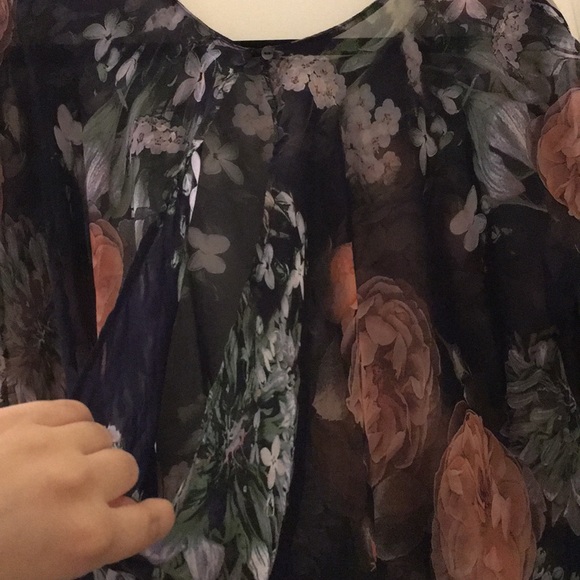 Floral sheer hi-low top - Picture 3 of 3